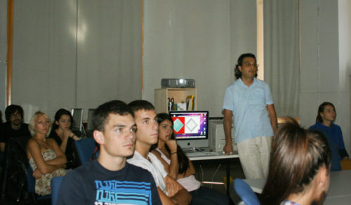 Visita y taller del profesor Enis Timuçin Tan en 3º de Diseño Gráfico