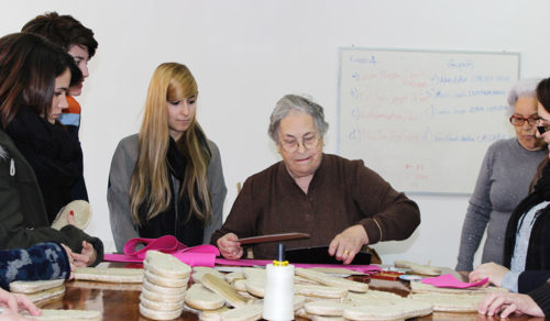 Visita de las alpargateras de Cervera a la ESDIR