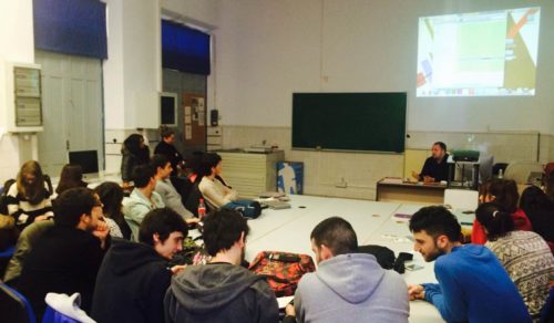 Charla del diseñador Sergio Pérez de Heredia a alumnos de Diseño Gráfico