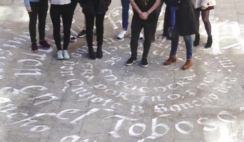 Clase de Caligrafía con Valle Camacho en la Biblioteca Pública.