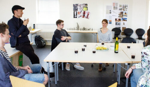 Taller didáctico “Reinvent the wine bottle” en la Universidad MUTHESIUS