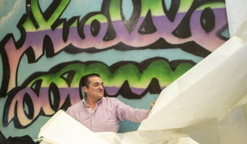 Destapando a Muelle en el hall de la Esdir