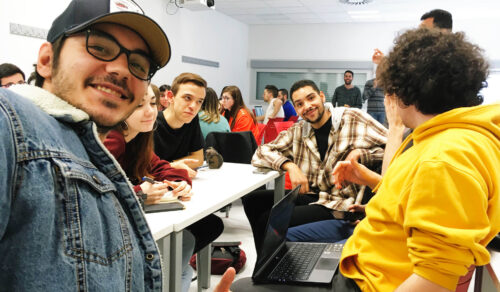 Creación de una App. Proyecto colaborativo Esdir-UR