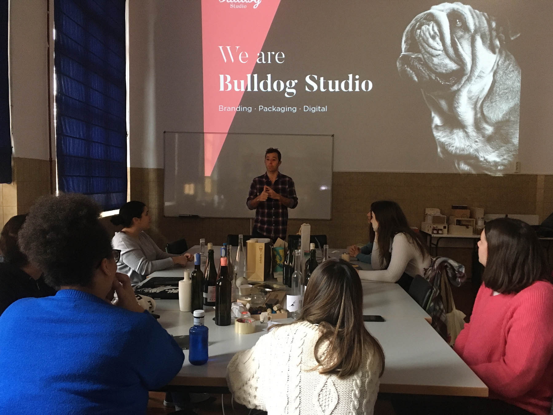 Carles Sala del estudio Bulldog en el Máster de Packaging