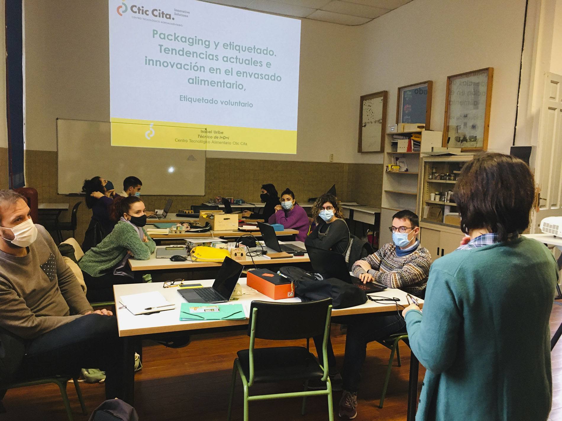 Segunda sesión sobre etiquetado y normativa con Isabel Uribe