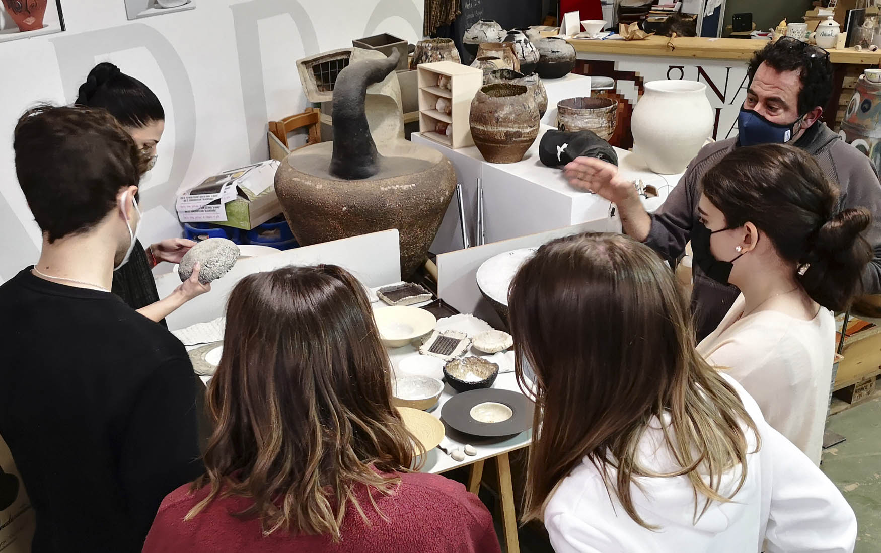 Producción y decoración cerámica en "Alma de Cántaro".