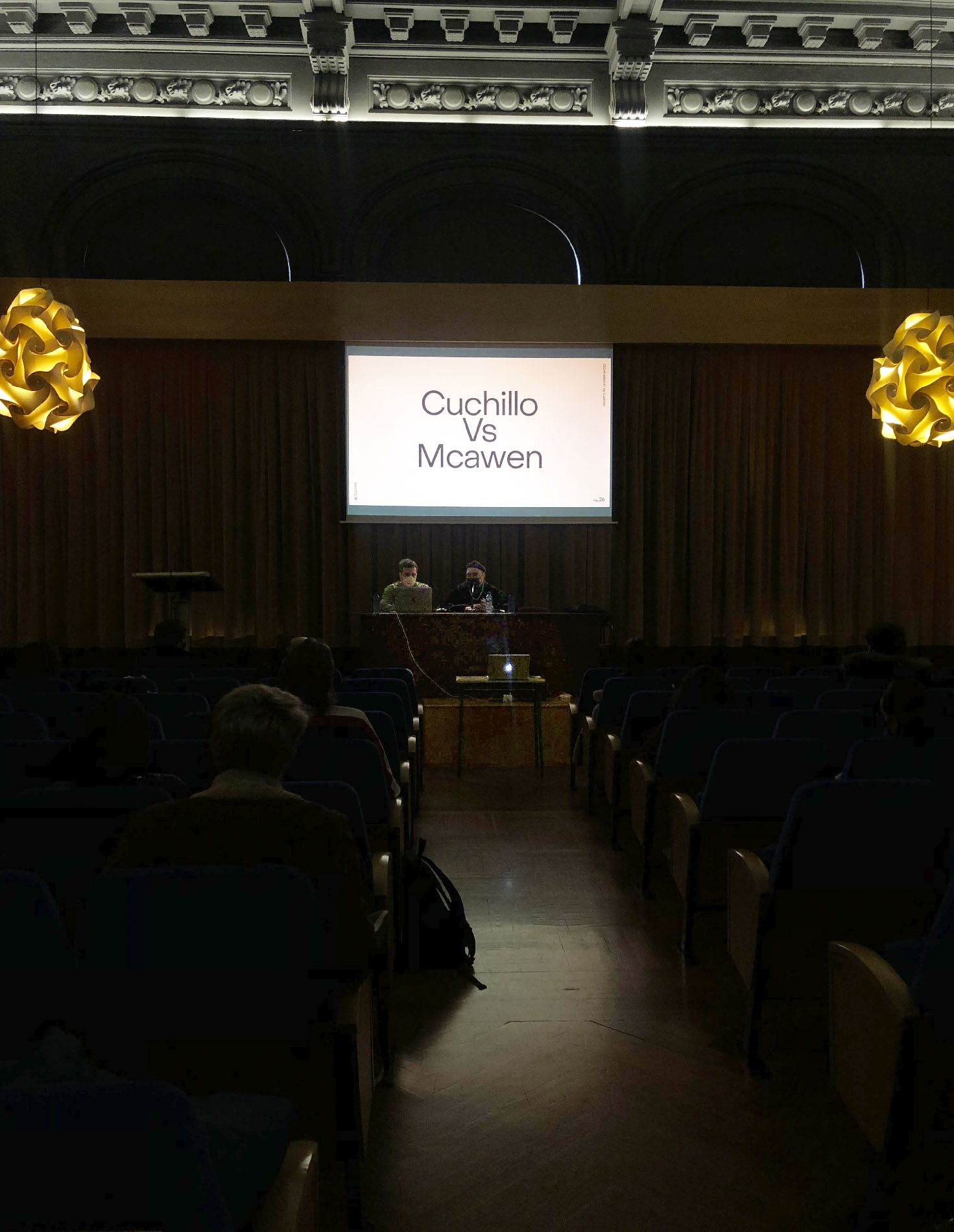 Charla de Cuchillo en Gráfico