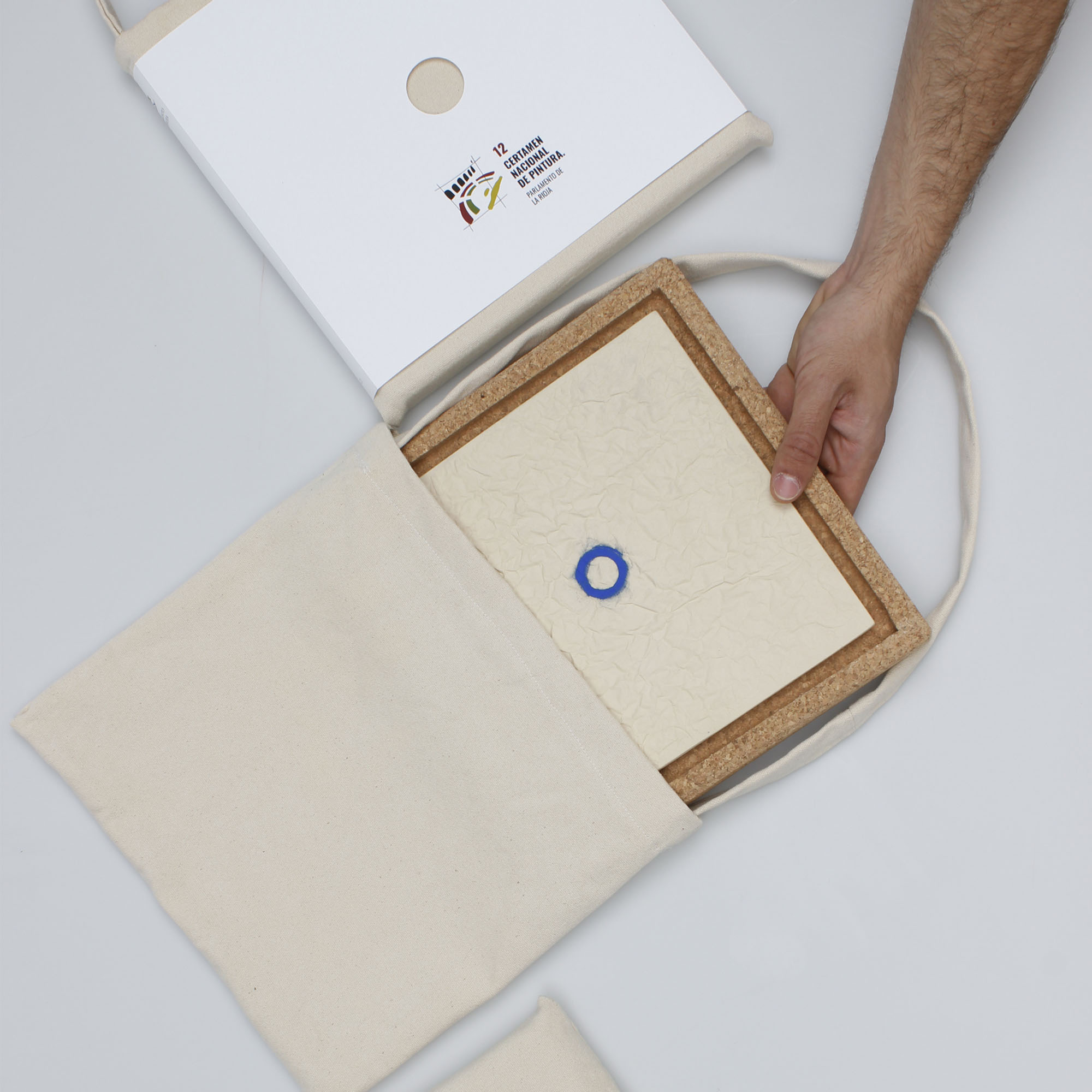 Víctor Ramos diseña los trofeos para el premio Parlamento