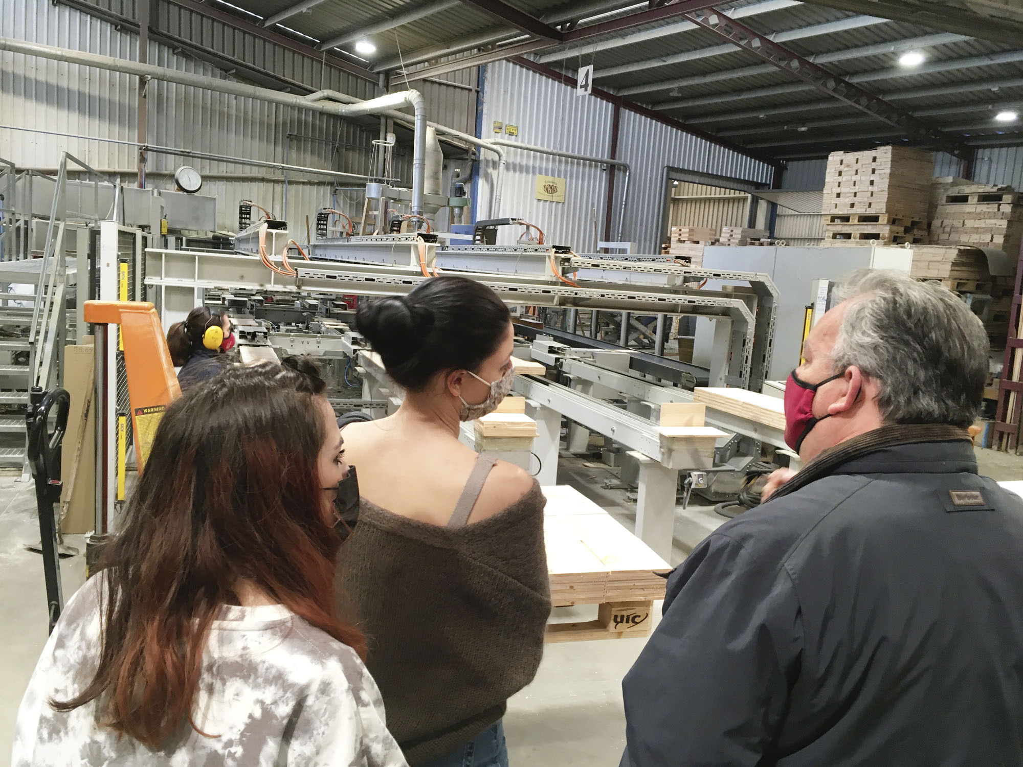 Envases y embalajes visita la fábrica Vargas