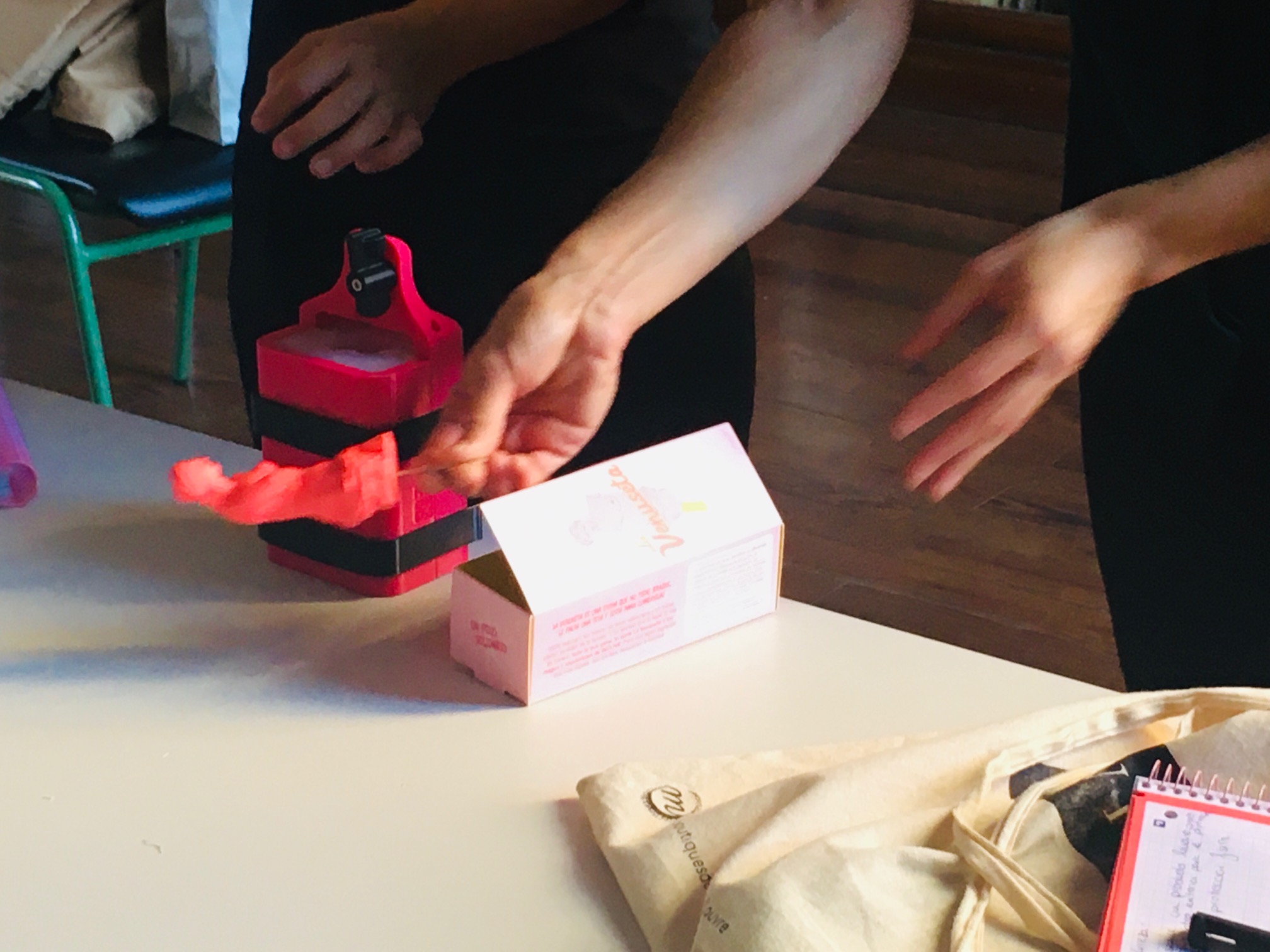 Las creadoras del helado La Venuseta visitan el Máster de Packaging.