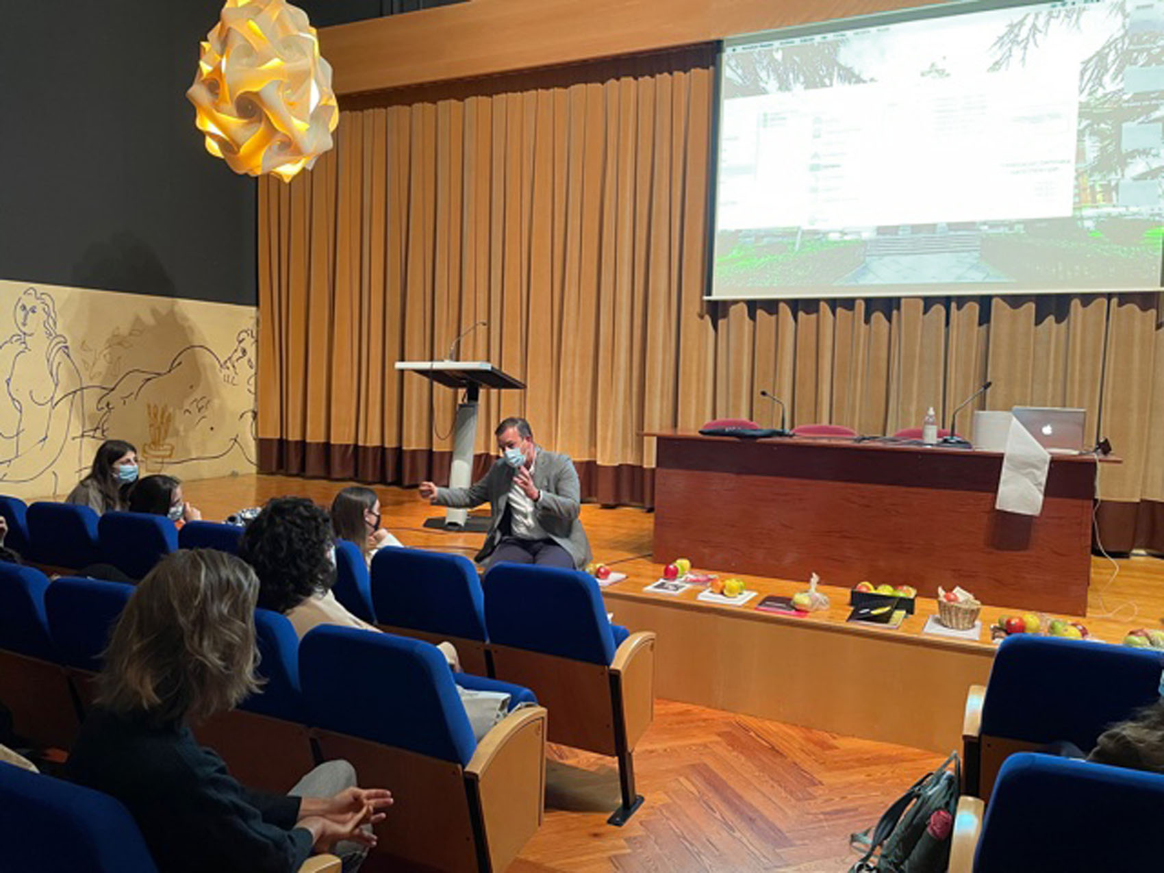 La 6ª promoción del Máster de Packaging presentan su primer proyecto