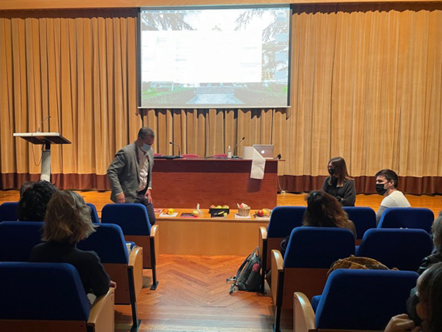 La 6ª promoción del Máster de Packaging presentan su primer proyecto