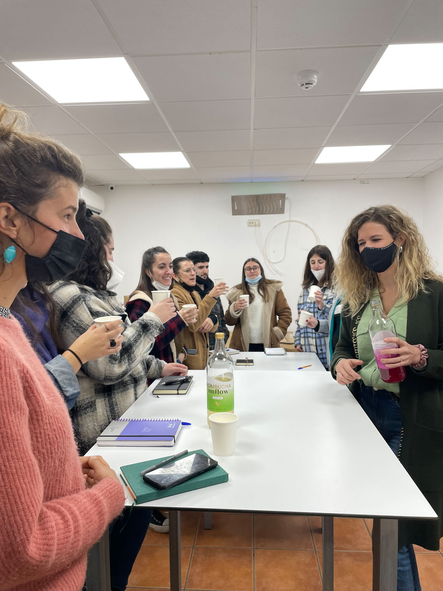 Visita del Máster de Packaging a Kombucha Onflow