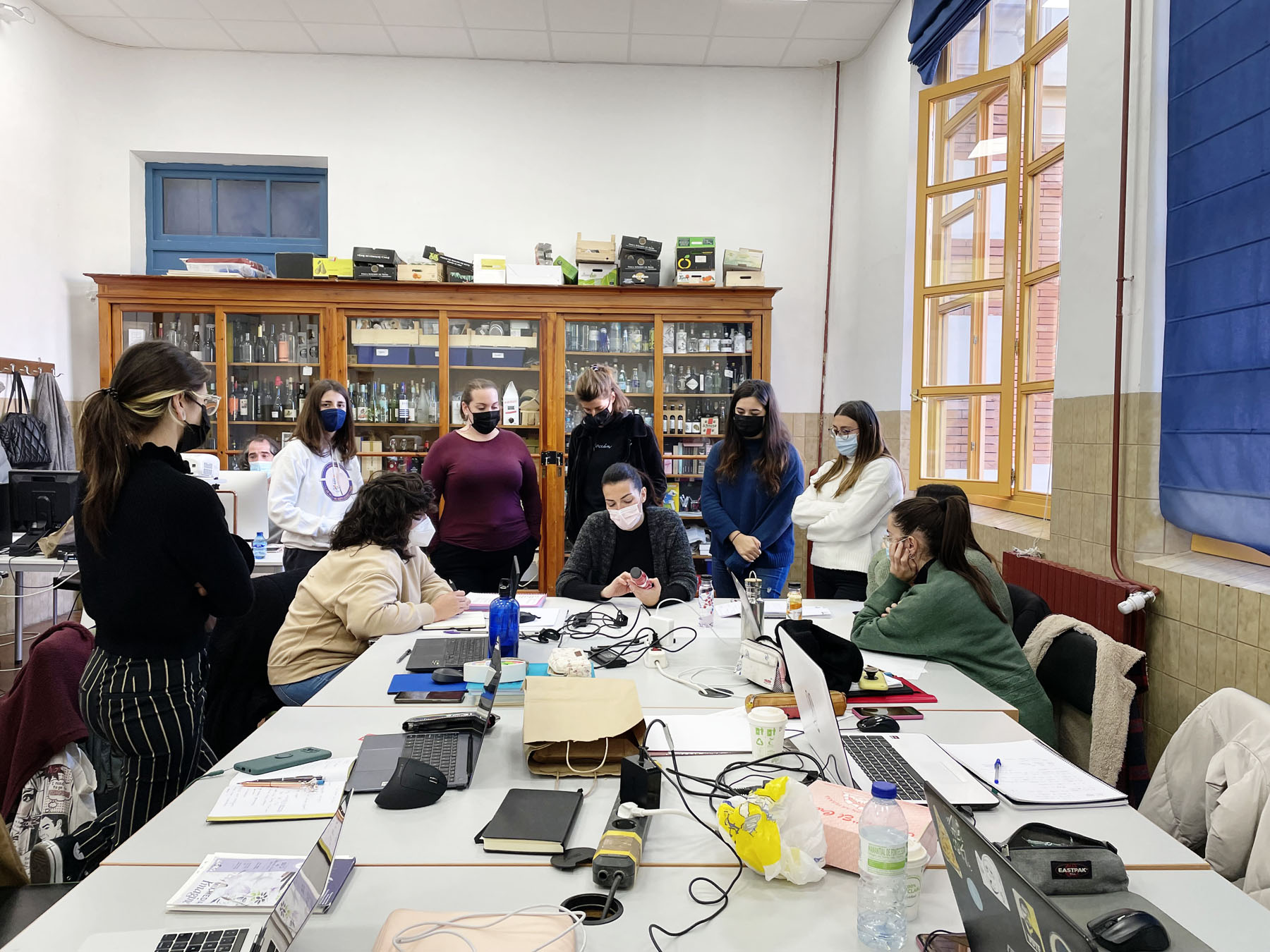 Sesión de ortotipografía con Raquel Marín en el Máster de Packaging