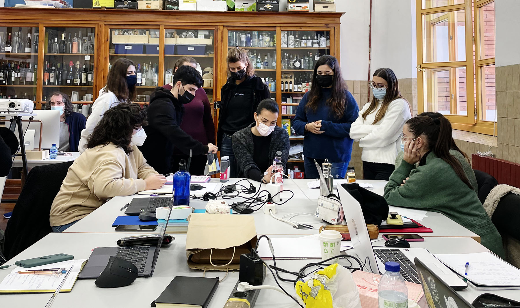 Sesión de ortotipografía con Raquel Marín en el Máster de Packaging