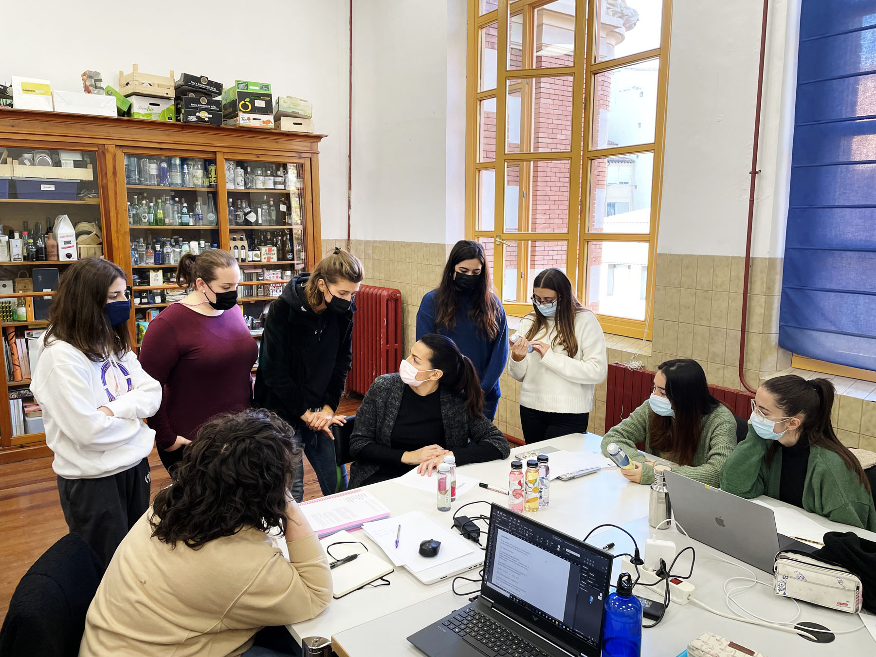 Sesión de ortotipografía con Raquel Marín en el Máster de Packaging