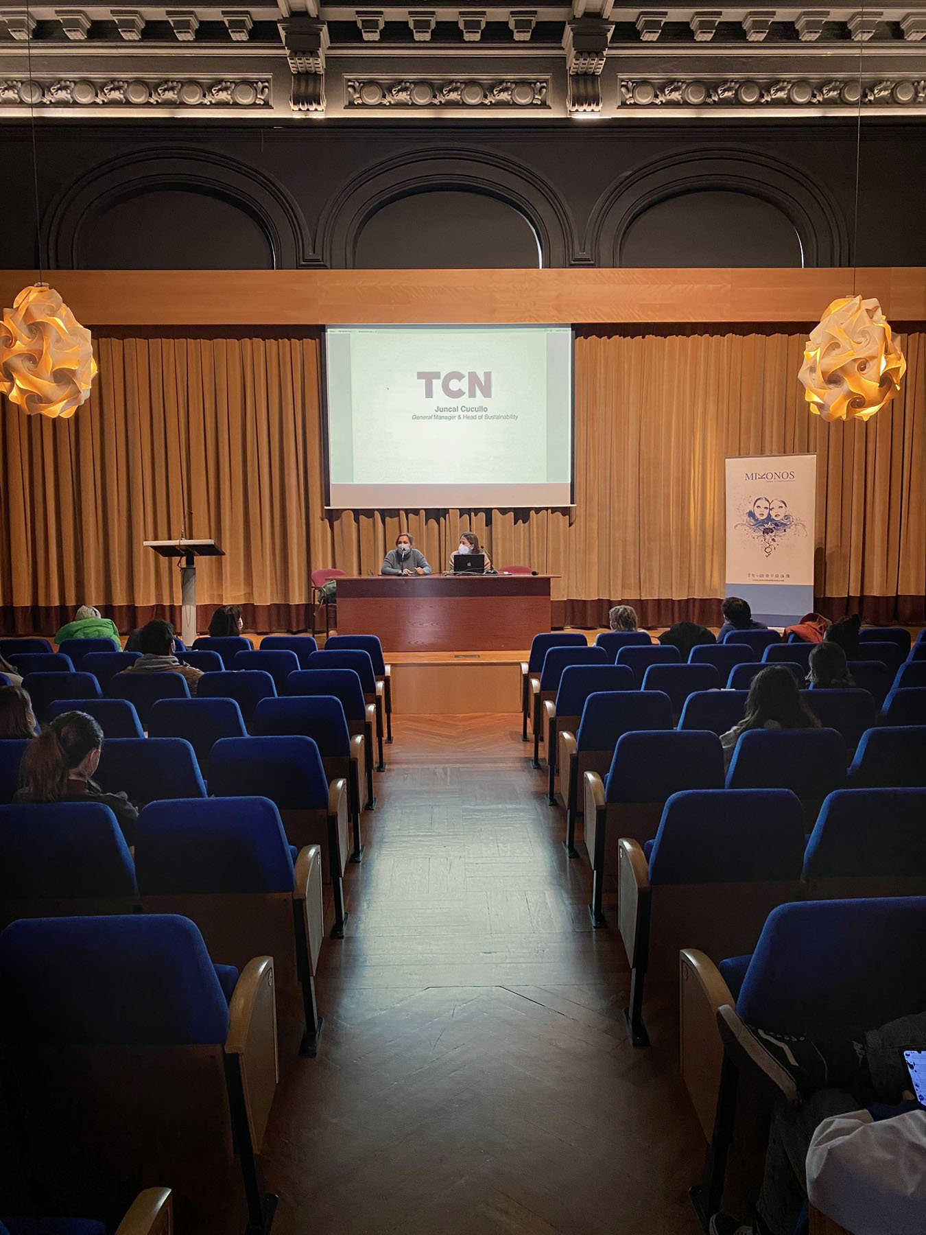 Conferencia Juncal Cucullo de TCN con Mykonos Moda