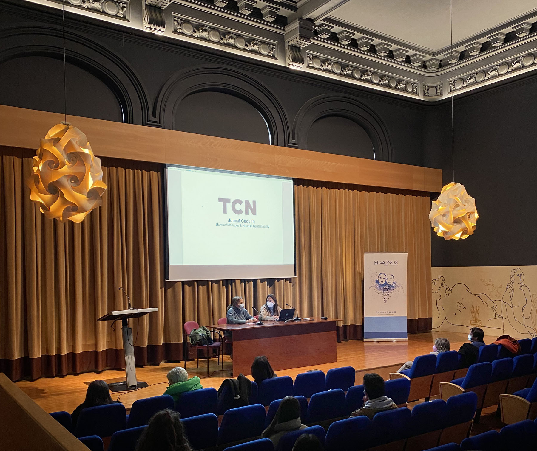 Conferencia Juncal Cucullo de TCN con Mykonos Moda