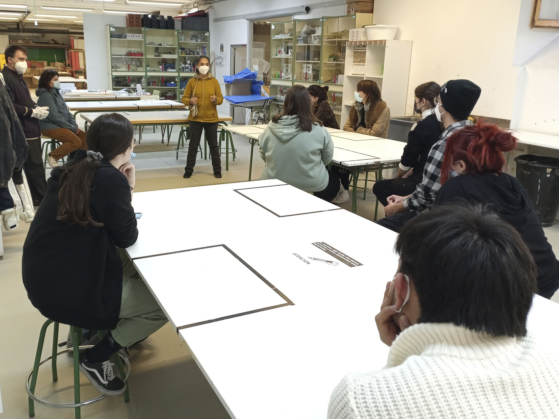 Esculturas de luz con Amaia Lekerikabeaskoa e Isusko Vivas