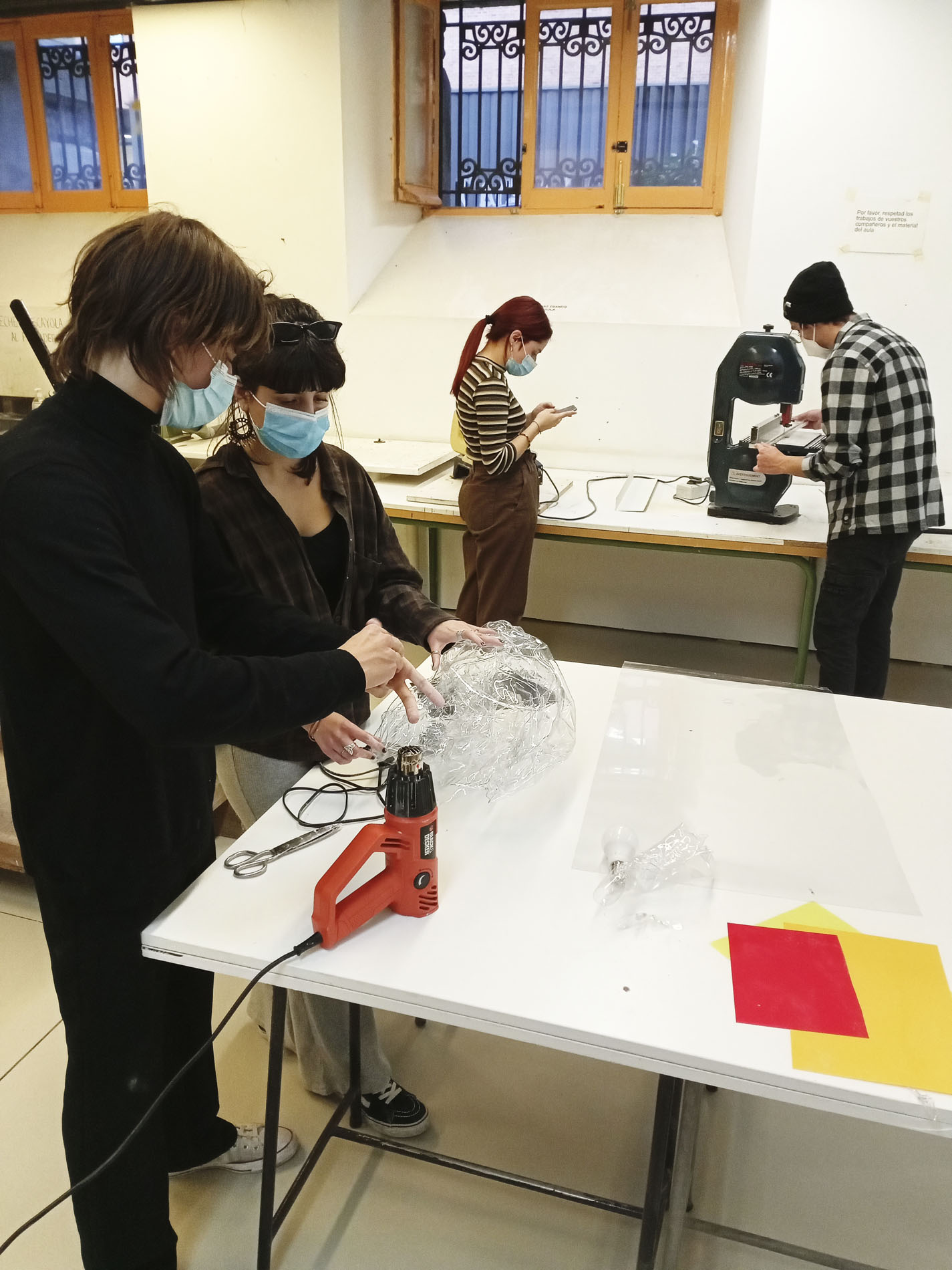 Esculturas de luz con Amaia Lekerikabeaskoa e Isusko Vivas