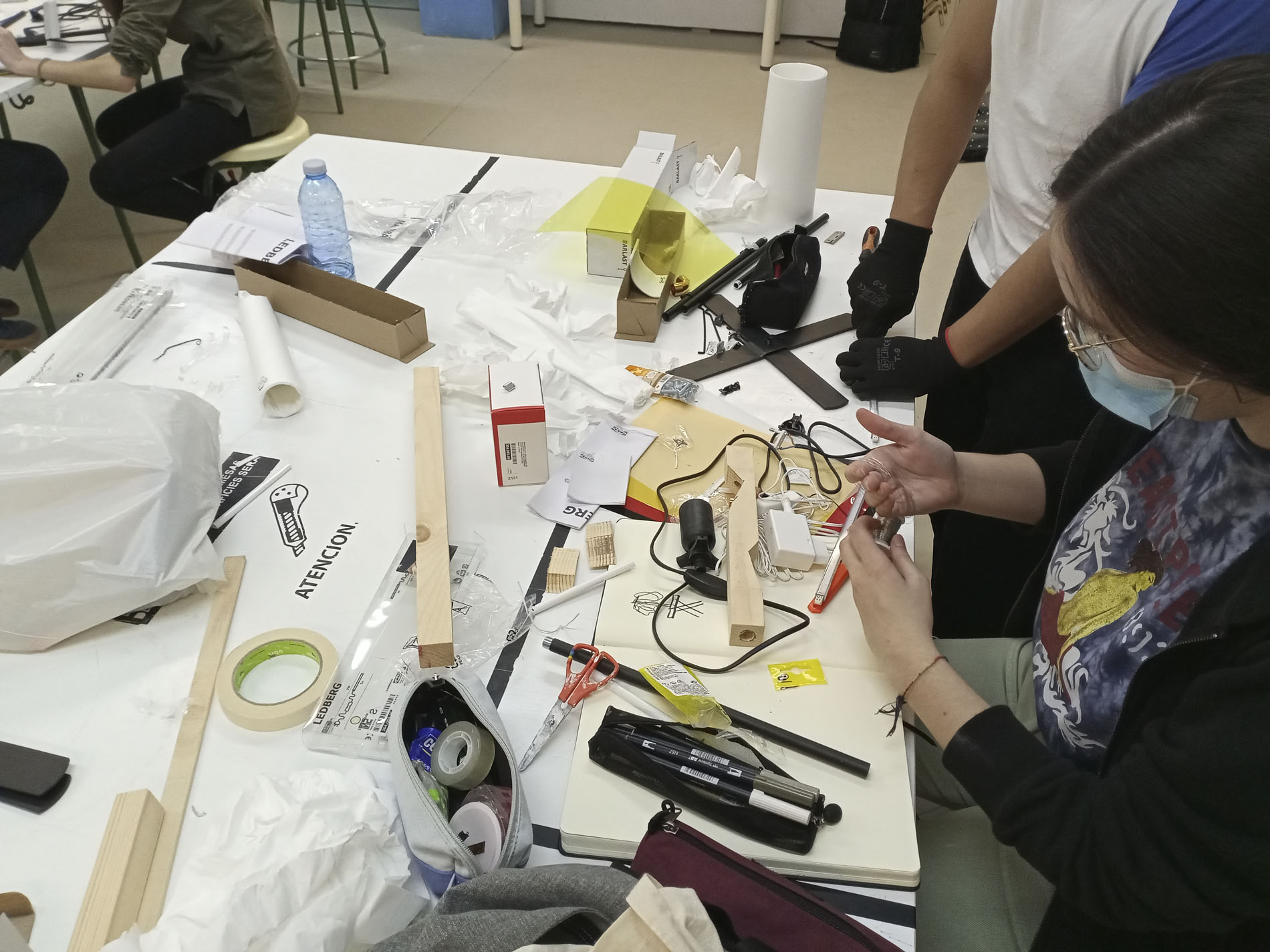 Esculturas de luz con Amaia Lekerikabeaskoa e Isusko Vivas