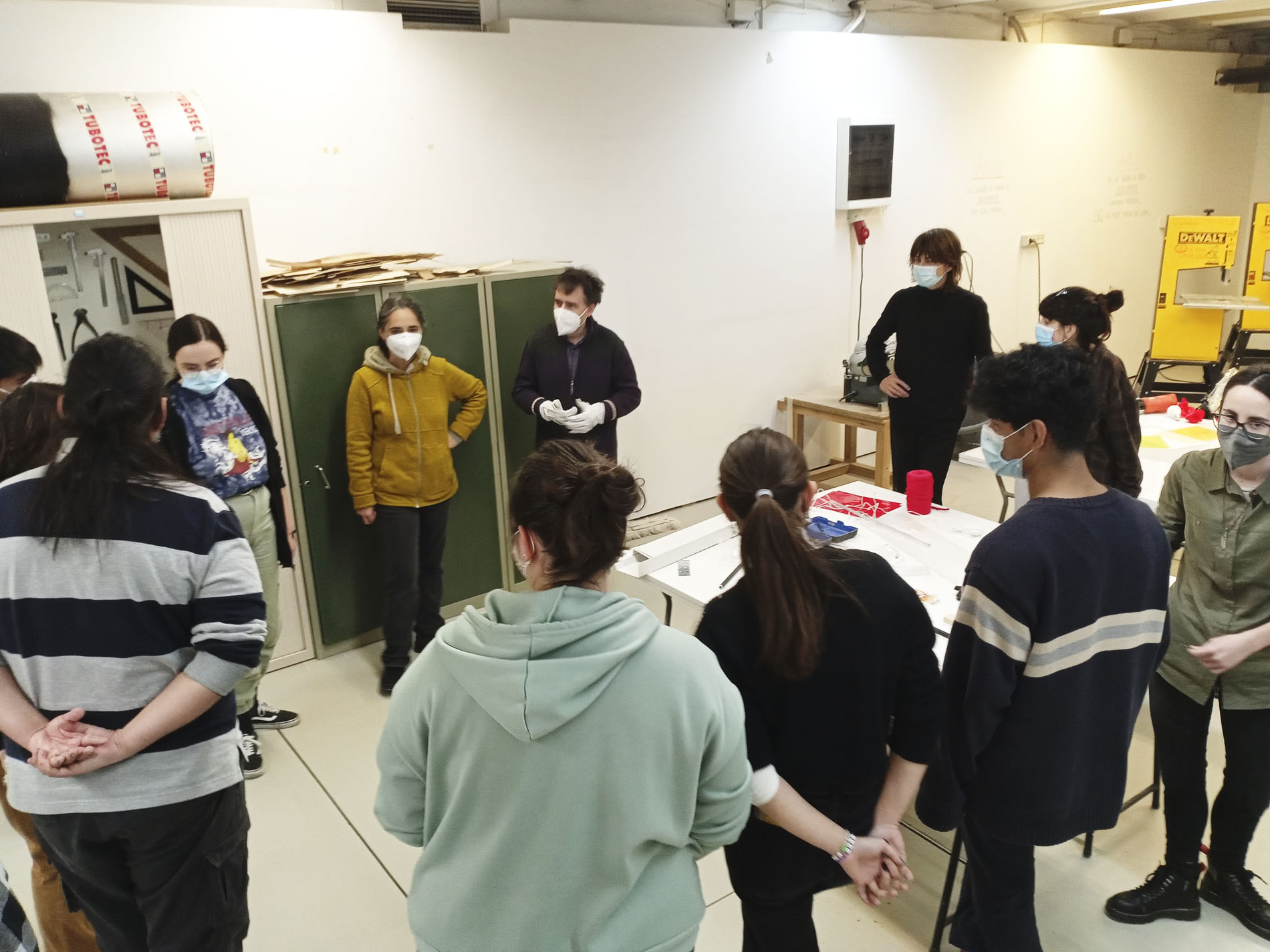 Esculturas de luz con Amaia Lekerikabeaskoa e Isusko Vivas