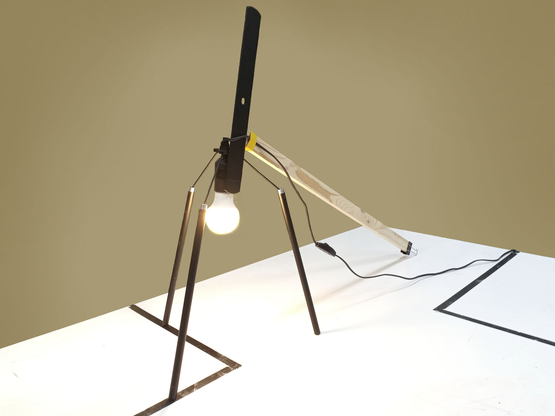 Esculturas de luz con Amaia Lekerikabeaskoa e Isusko Vivas