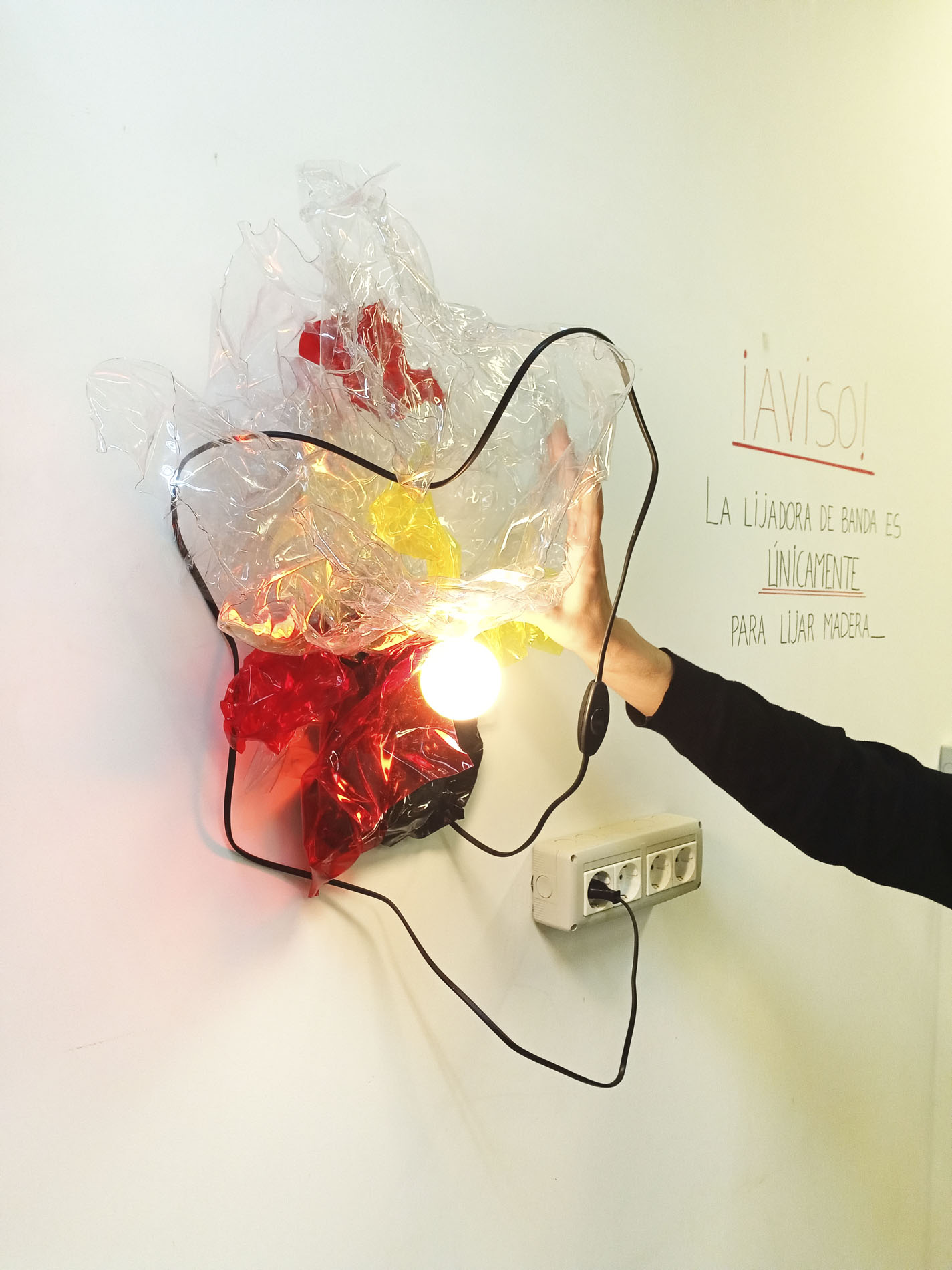 Esculturas de luz con Amaia Lekerikabeaskoa e Isusko Vivas