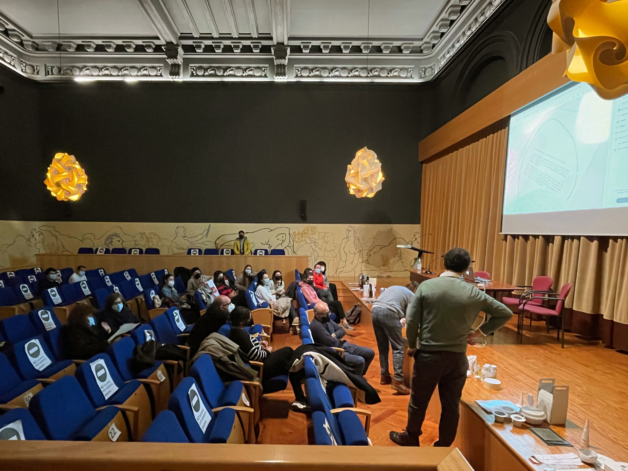 Presentación de envases de helado para dellaSera