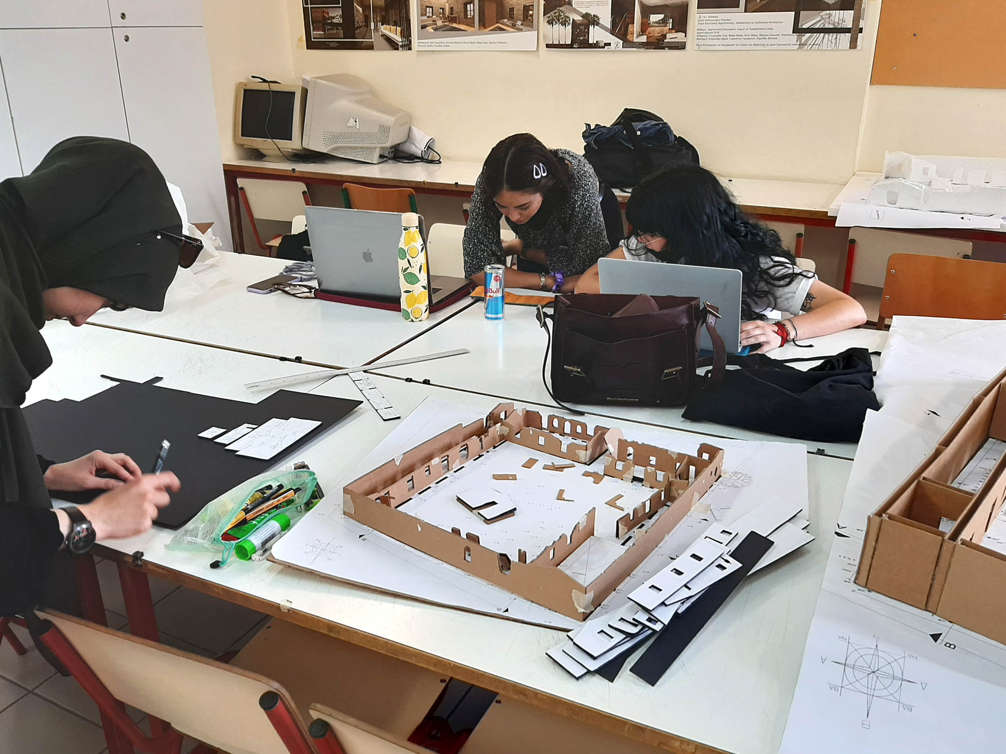 Taller en la Universidad de West Attica de Atenas