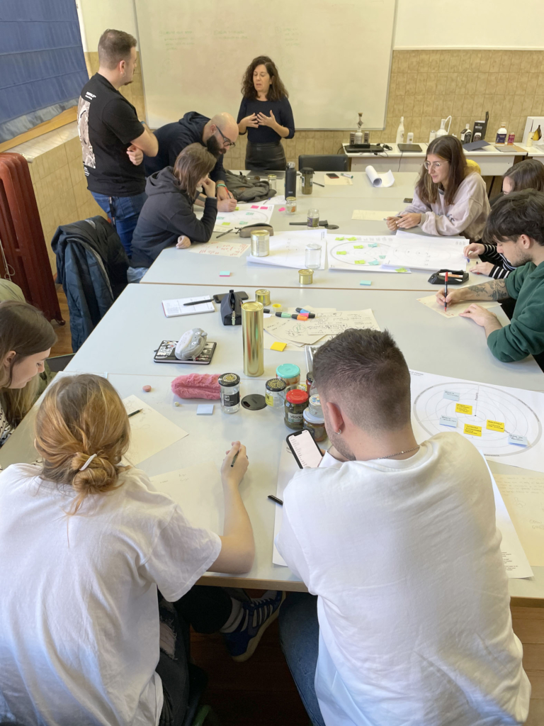 Taller con Angélica Barco en el Máster de Packaging