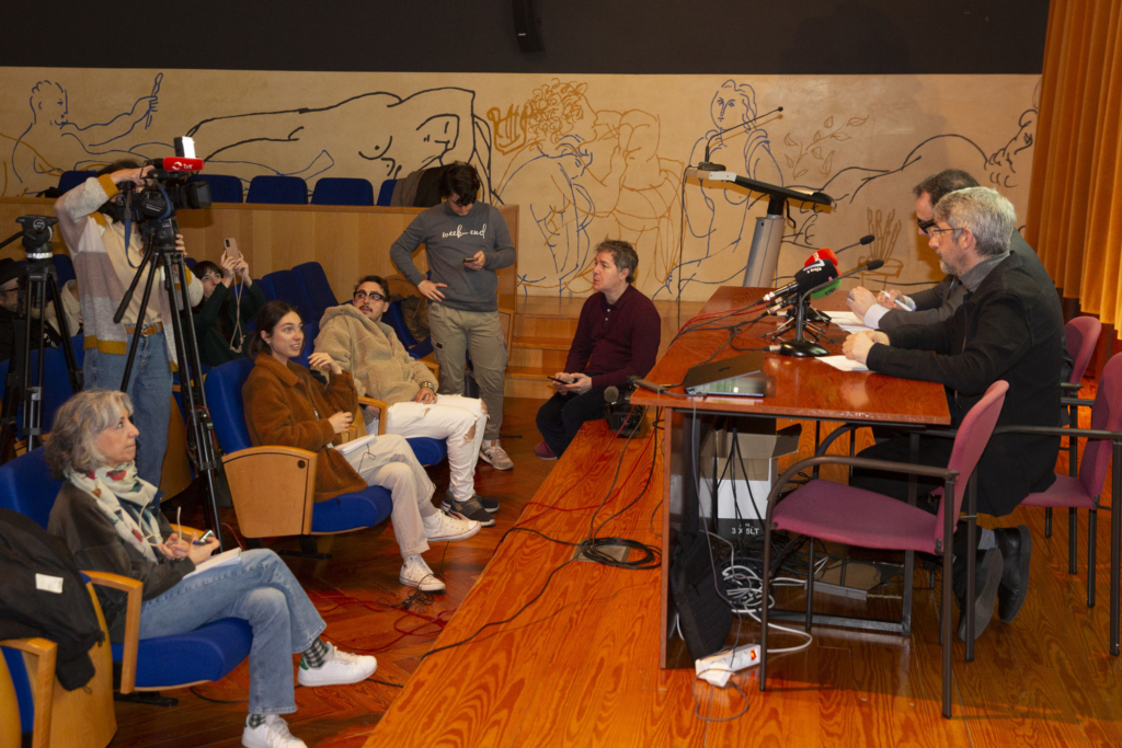 Exposición "Páginas en Construcción"