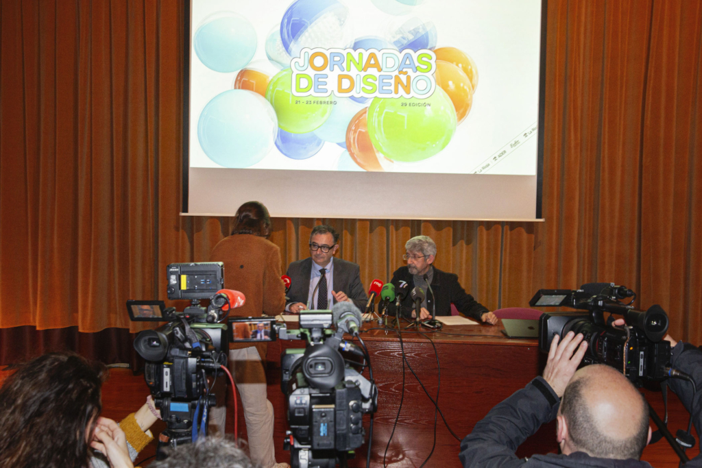 Exposición "Páginas en Construcción"