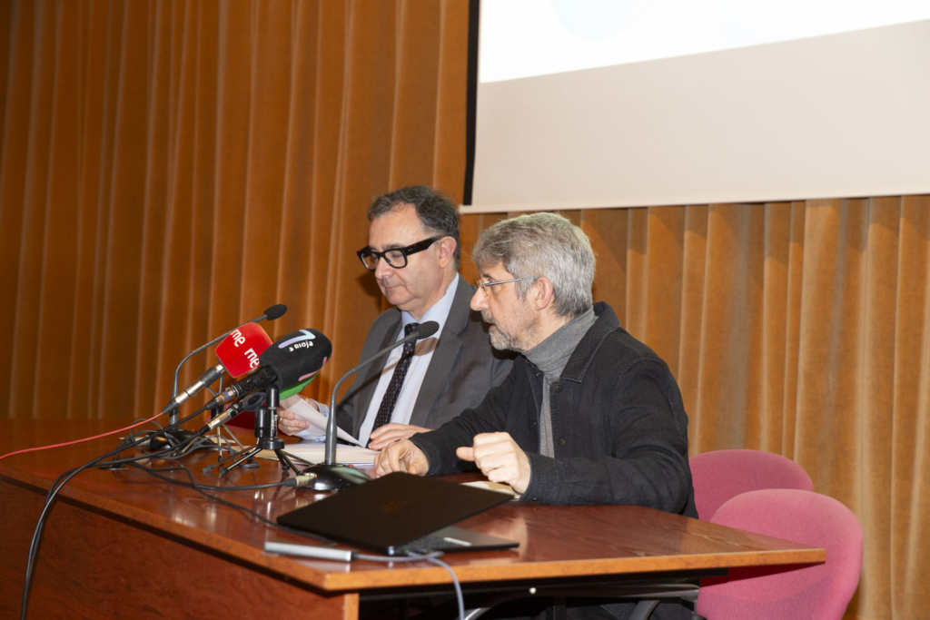 Exposición "Páginas en Construcción"