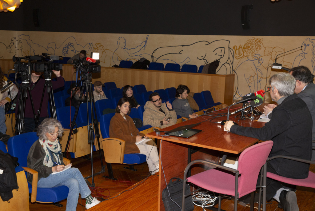 Exposición "Páginas en Construcción"