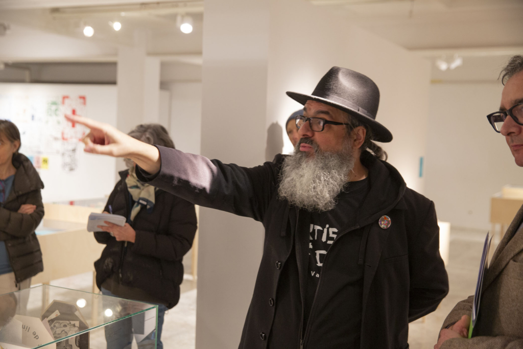 Exposición "Páginas en Construcción"