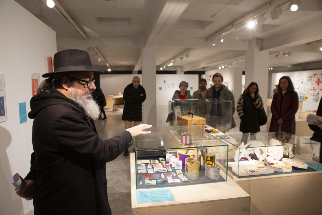 Exposición "Páginas en Construcción"