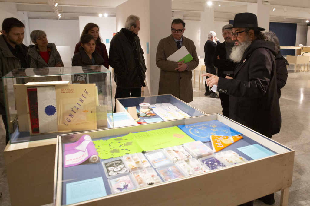 Exposición "Páginas en Construcción"