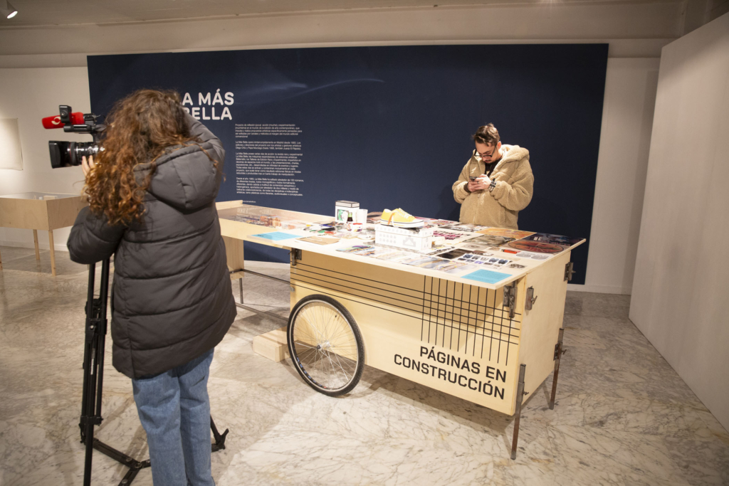 Exposición "Páginas en Construcción"