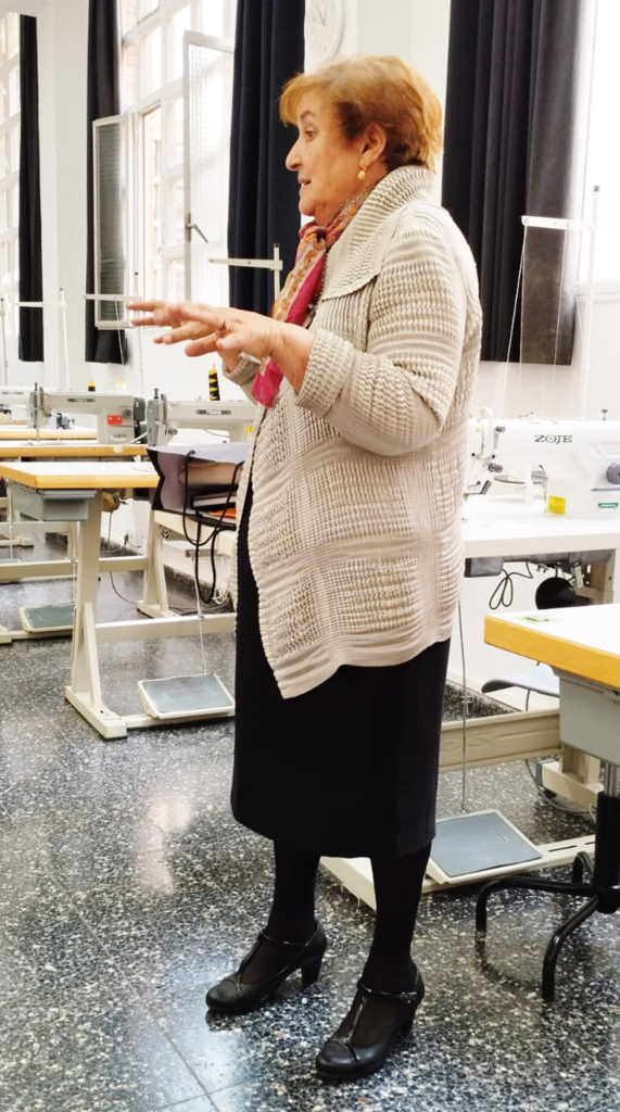 Milagros Bohoyo, modista en los talleres Balenciaga, visitó la Esdir