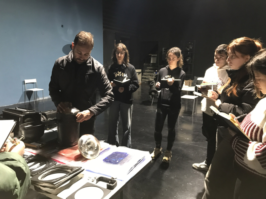 Taller de iluminación escenográfica con Jorge Tesone.