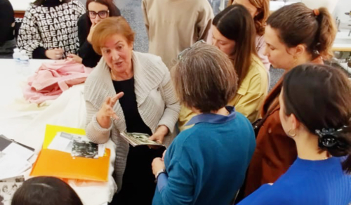 Milagros Bohoyo, modista en los talleres Balenciaga, visitó la Esdir