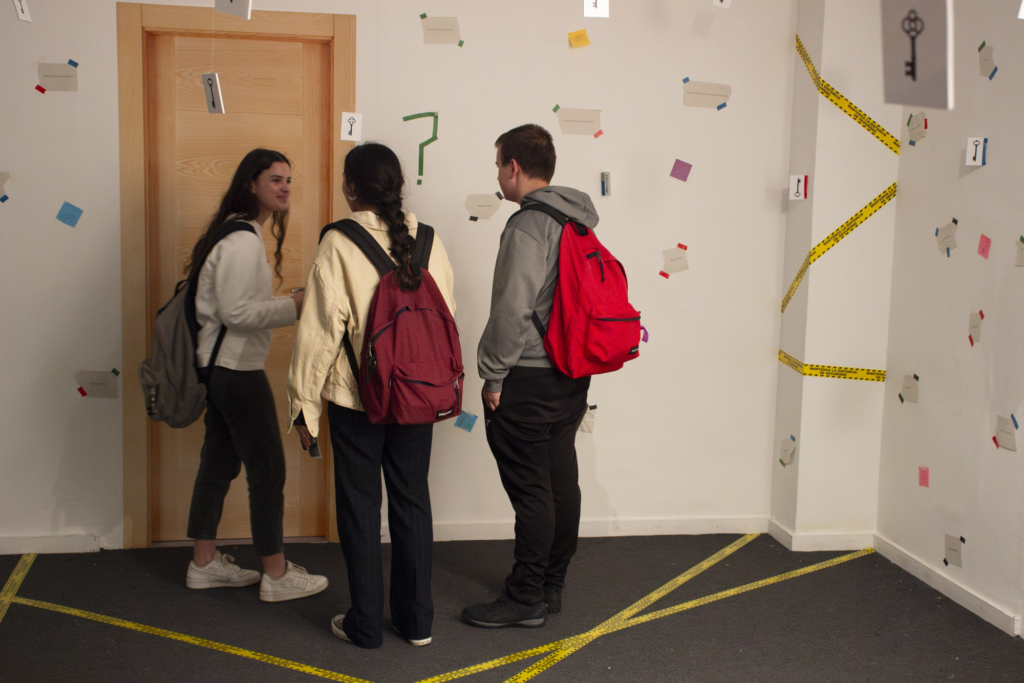 Exposición "En la Mente Adolescente". IES Batalla de Clavijo