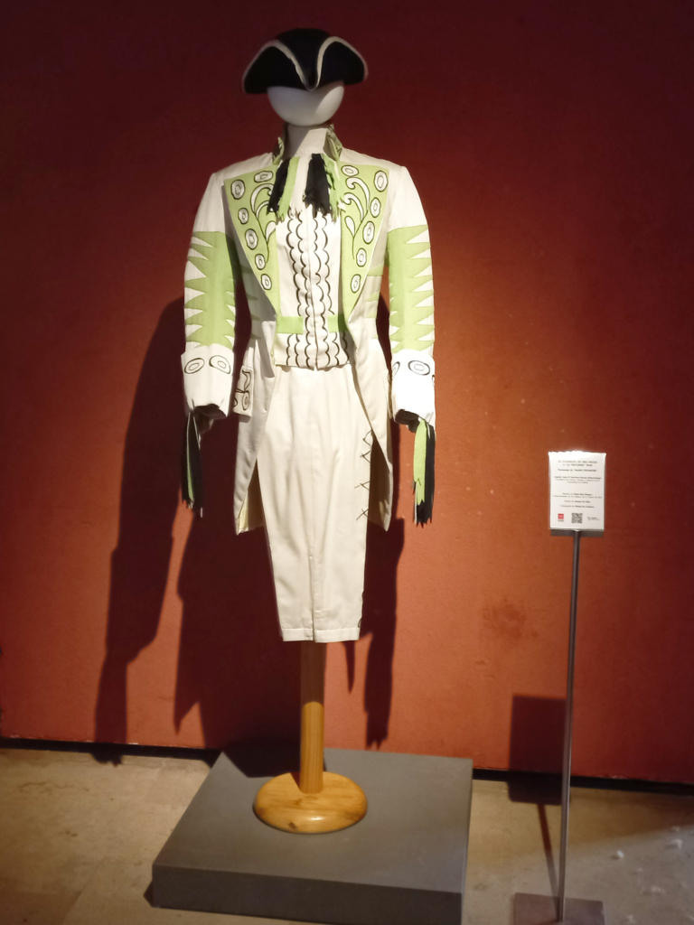 Visita a la exposición El sombrero de tres picos