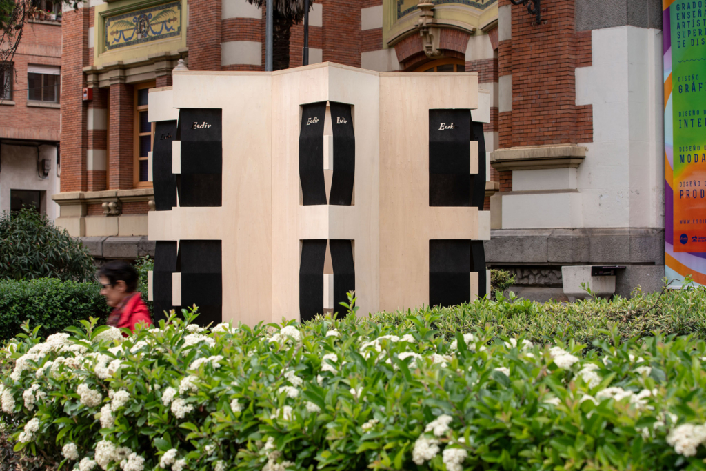 Instalación "Noventa y nueve", para Concéntrico10