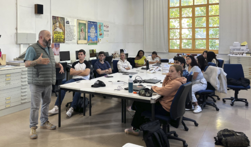 Carlos Corres en la clase de Supergráfica