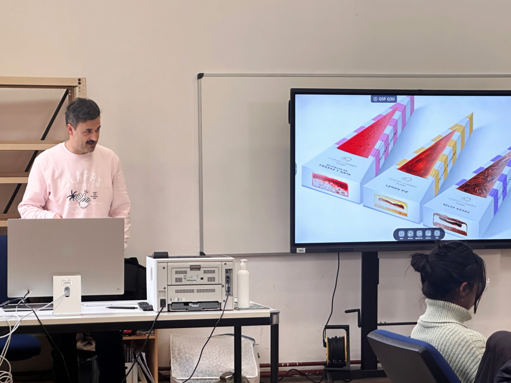 Sergio Soriano visita 3º de Diseño Gráfico