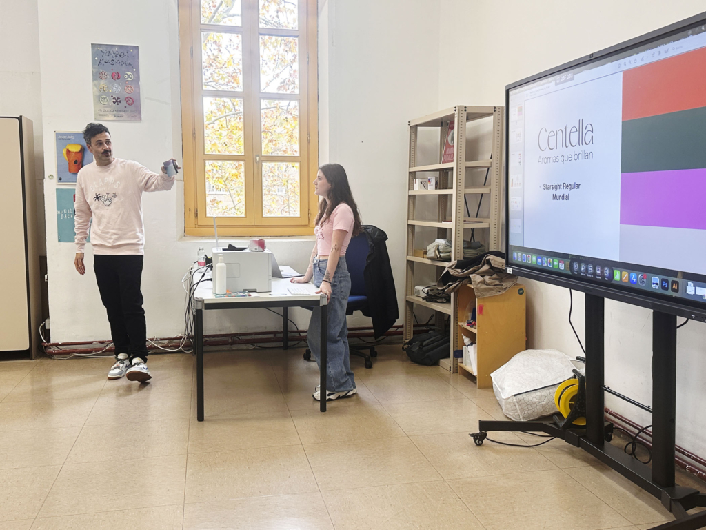 Sergio Soriano visita 3º de Diseño Gráfico