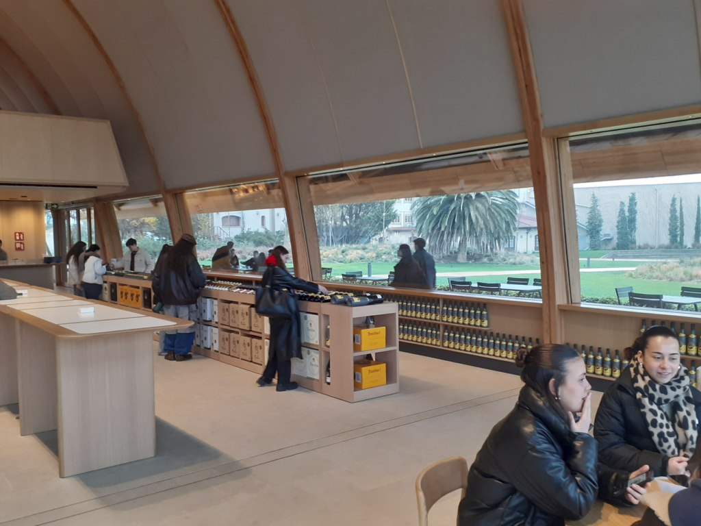 Interiores en la ampliación de la Bodega Faustino