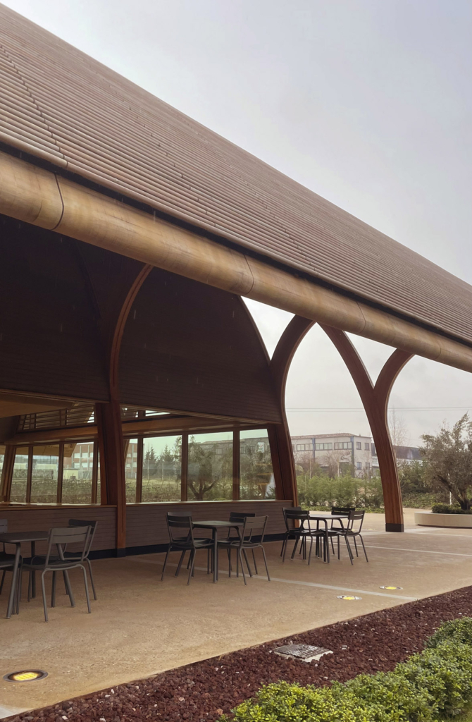 Interiores en la ampliación de la Bodega Faustino